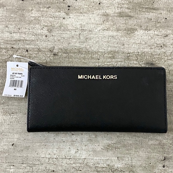 Michael Kors Handbags - NWT Michael Kors Jet Setter Travel Carryall Wallet
